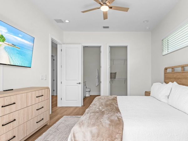 Fort Myers Beach Luxury Canal-Front Rental - 5 King Suites & Private Pool
